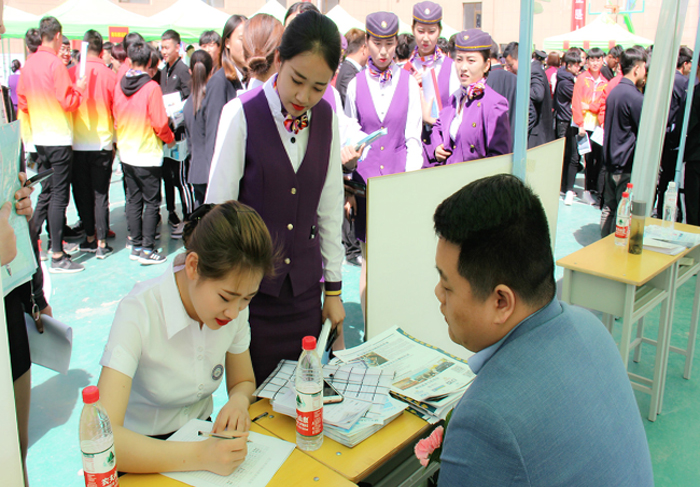 甘肃北方技工学校毕业的学生和铁路局签的是什么