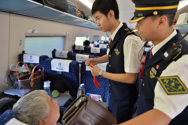 甘肃铁路乘务学校招生男生吗？