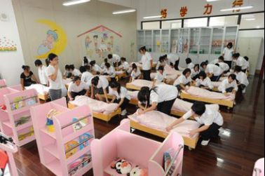 甘肃轨道高铁学校的幼师专业指出孩子的未来，这样才能更完美！