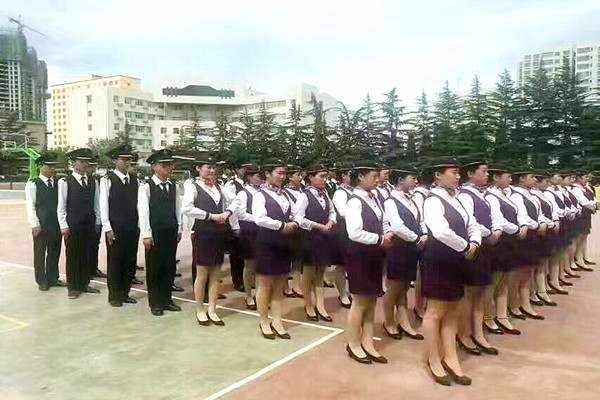 女生在兰州高铁学校学高铁乘务前景怎么样